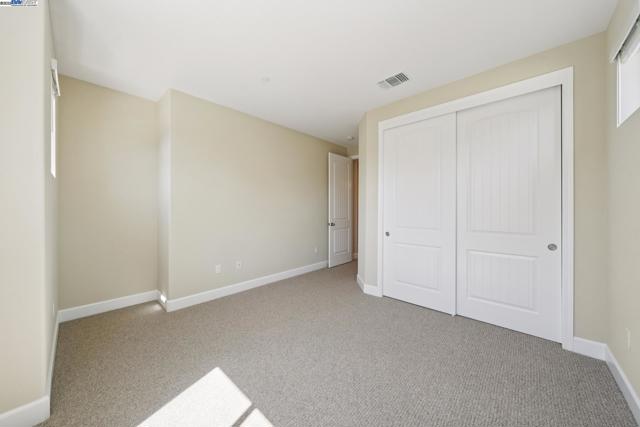 1305 Sunningdale Lane, Fairfield CA: https://media.crmls.org/mediaz/5b4f4347-e053-4a77-ac56-df24c0b666ed.jpg