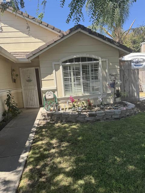 5325 Avante Lane, Salida CA: https://media.crmls.org/mediaz/5b4f754e-f754-43ea-9105-e0396f8b4c46.jpg