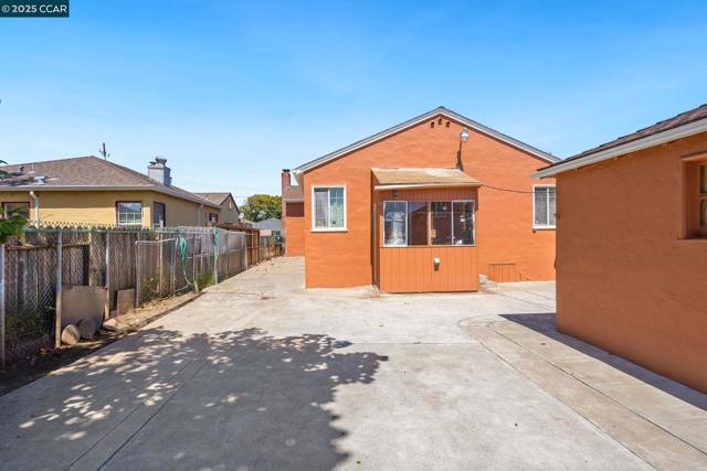 66 Murdock St, Richmond CA: https://media.crmls.org/mediaz/5b502a53-75fb-4930-b8e5-2ce8692040ab.jpg