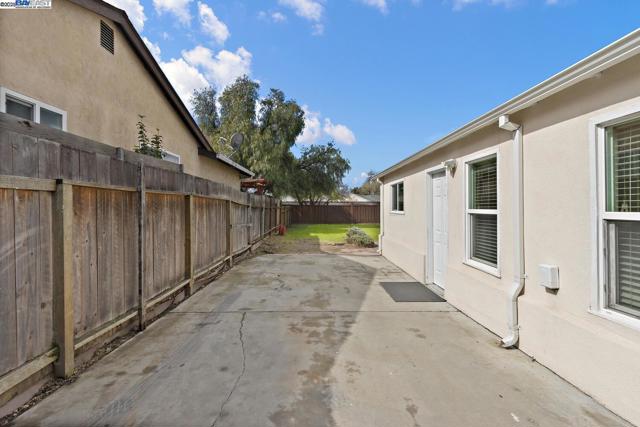 633 N P St, Livermore CA: https://media.crmls.org/mediaz/5b5067e3-5f90-4da4-8548-760635048475.jpg