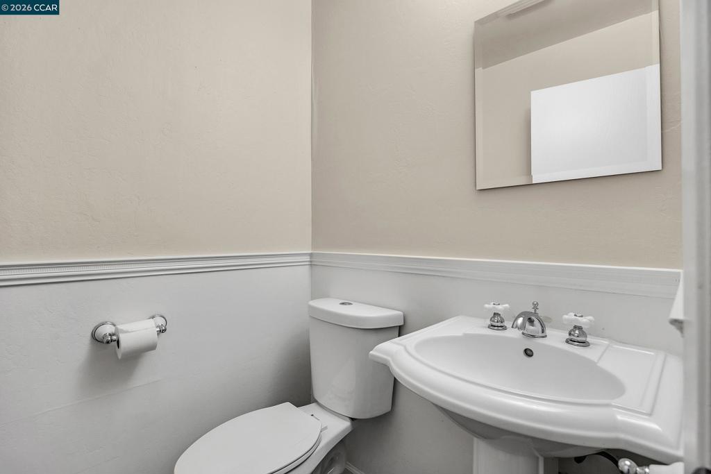 https://media.crmls.org/mediaz/5b50b3af-064c-498e-97de-cc408ab9db8d.jpg?preset=X-Large