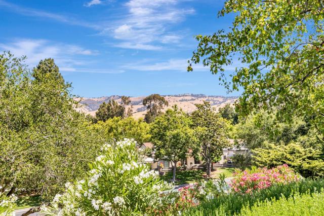 8463 Traminer Court, San Jose CA: https://media.crmls.org/mediaz/5b50bd69-f2cd-460d-8830-7c3492a27111.jpg