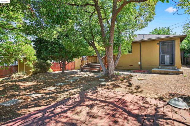 41 Corte Dorado Ct., Benicia CA: https://media.crmls.org/mediaz/5b511adc-cd02-437e-a972-2cff5b8dffbc.jpg