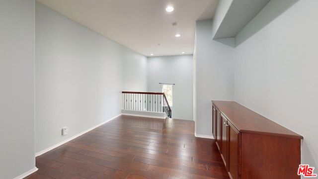 5655 COMO Circle, Woodland Hills CA: https://media.crmls.org/mediaz/5b514e54-5684-4409-9702-b6c75533f69e.jpg