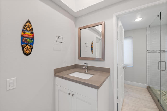 39060 Kilimanjaro Court, Palm Desert CA: https://media.crmls.org/mediaz/5b51ad1d-47fc-4a40-a228-23a5b57bbb73.jpg