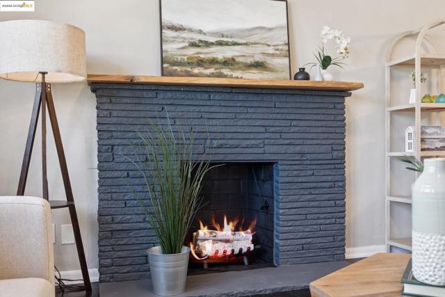 1092 Dwight Way, Berkeley CA: https://media.crmls.org/mediaz/5b52fe64-a6bb-457f-8fea-24019b1adc81.jpg