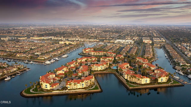 4229 Harbour Island Lane, Oxnard CA: https://media.crmls.org/mediaz/5b530a6e-7979-431d-9d1e-3c3e061c8aaf.jpg