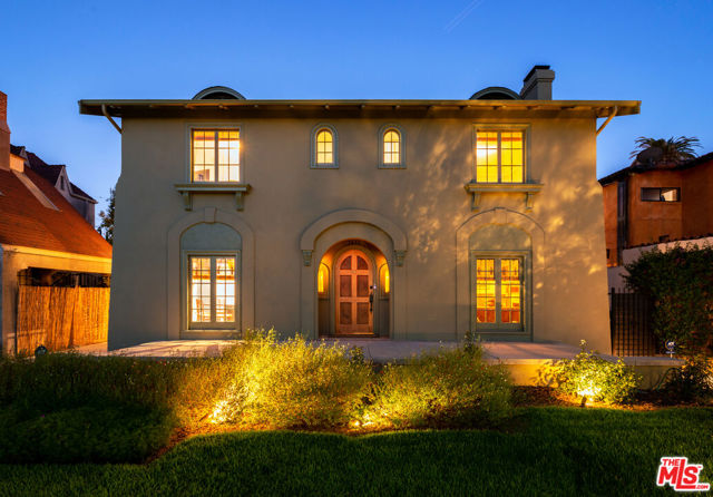 1672 Buckingham Road, Los Angeles CA: https://media.crmls.org/mediaz/5b537de4-c706-4c2c-8a4c-2c33c17623bf.jpg