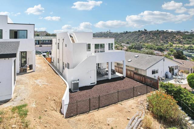 1850 Illion St, San Diego CA: https://media.crmls.org/mediaz/5b53aad0-a1bd-4693-84c4-10601f016b22.jpg