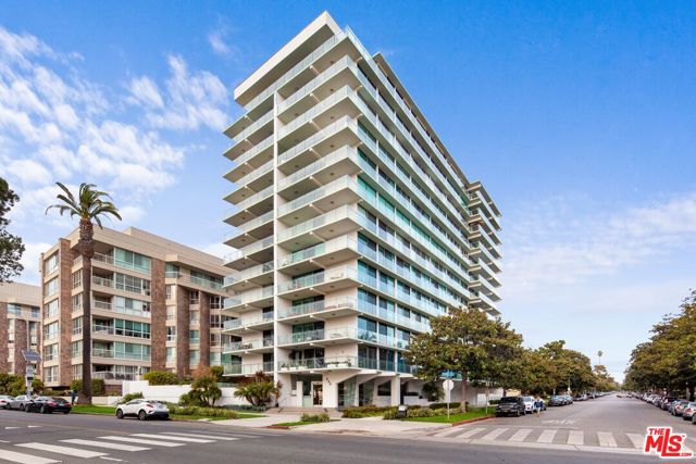 535 OCEAN Avenue, Santa Monica CA: https://media.crmls.org/mediaz/5b55450b-0c07-4205-97b6-cb6861bf3865.jpg