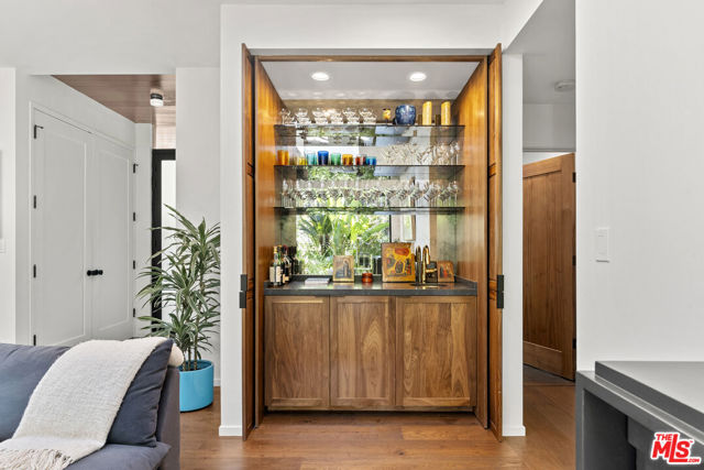 8547 Appian Way, Los Angeles CA: https://media.crmls.org/mediaz/5b555479-8707-48c2-9166-cddd466bae3b.jpg