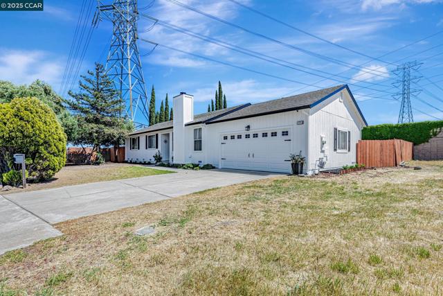 1771 Schooner Way, Pittsburg CA: https://media.crmls.org/mediaz/5b55801e-b06f-4b92-ad59-bfb05aa60f4b.jpg