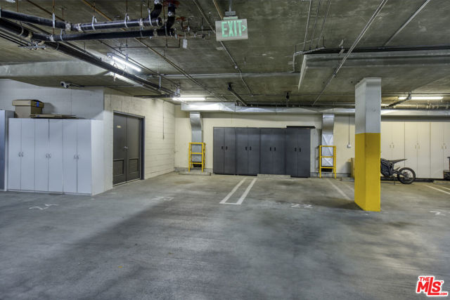 143 N Arnaz Drive, Beverly Hills CA: https://media.crmls.org/mediaz/5b558076-2432-4d5f-aed3-152ea3a9d38d.jpg