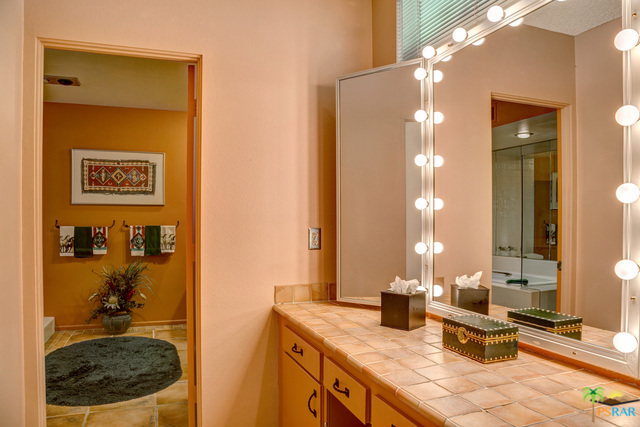 1597 E Sierra Way, Palm Springs CA: https://media.crmls.org/mediaz/5b55b82a-e055-44c5-bcaf-09c99b174c1d.jpg