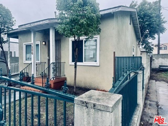 1204 Smith Place, Long Beach, California 90806, 3 Bedrooms Bedrooms, 0 ,1 BathroomBathrooms,Single Family Residence,For Sale,Smith,0,25631795