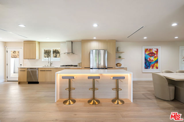 9425 Gierson Avenue, Chatsworth CA: https://media.crmls.org/mediaz/5b55f2f0-bf6a-42eb-bbca-7969da99ee5e.jpg