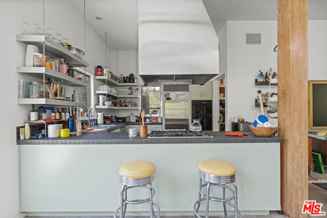 550 Indiana Avenue, Venice CA: https://media.crmls.org/mediaz/5b564f3b-5ec9-474c-b1bf-29f485257d2d.jpg