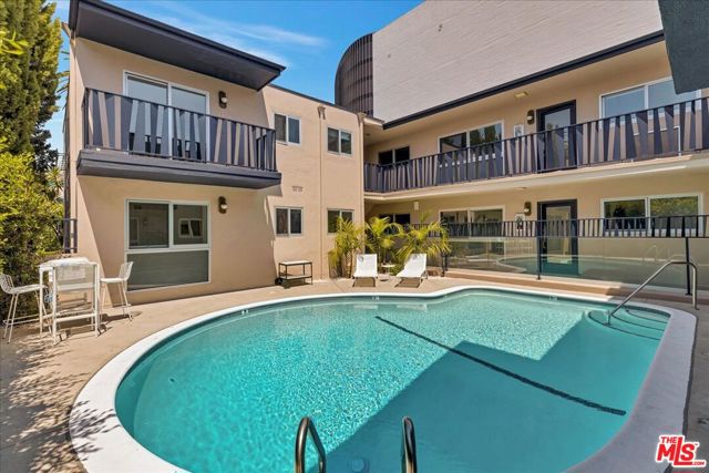 210 S Hamilton Drive, Beverly Hills CA: https://media.crmls.org/mediaz/5b573bc1-5d8c-4a3b-aedb-47e7338356cf.jpg