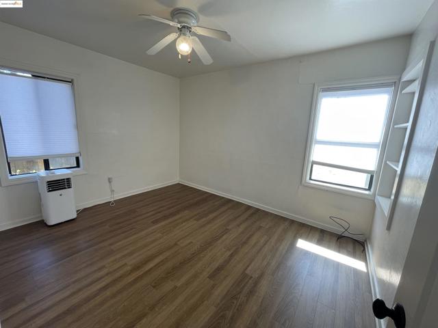 1260 Mesa St, Concord CA: https://media.crmls.org/mediaz/5b575e03-a1f7-40bd-8ba6-c056458de6e6.jpg