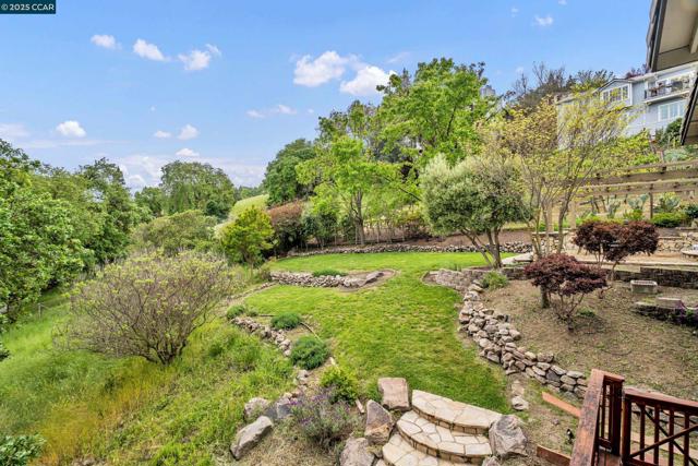 628 Sugarloaf Ct, Walnut Creek CA: https://media.crmls.org/mediaz/5b577550-f3d8-443a-a674-2fc100e3fe38.jpg