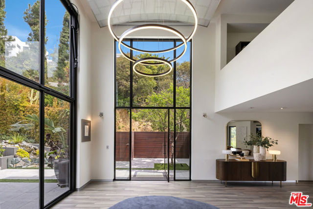 5751 Valley Oak Drive, Los Angeles CA: https://media.crmls.org/mediaz/5b577562-48a5-44b9-a229-3dbffeac750b.jpg