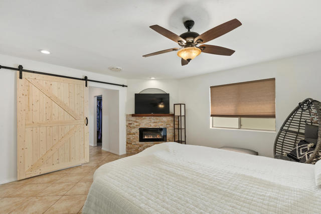 52790 Avenida Obregon, La Quinta CA: https://media.crmls.org/mediaz/5b5817f1-d847-40d5-8cc8-ebea7c0561a9.jpg