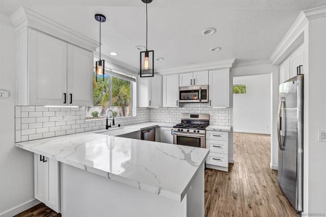 4871 Seascape Dr, Oceanside CA: https://media.crmls.org/mediaz/5b581c0a-b88b-49cc-a023-0304954e5904.jpg