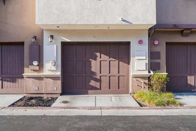 329 Cherokee Loop, Mountain View CA: https://media.crmls.org/mediaz/5b593119-1409-4531-ba6f-318e365e765f.jpg