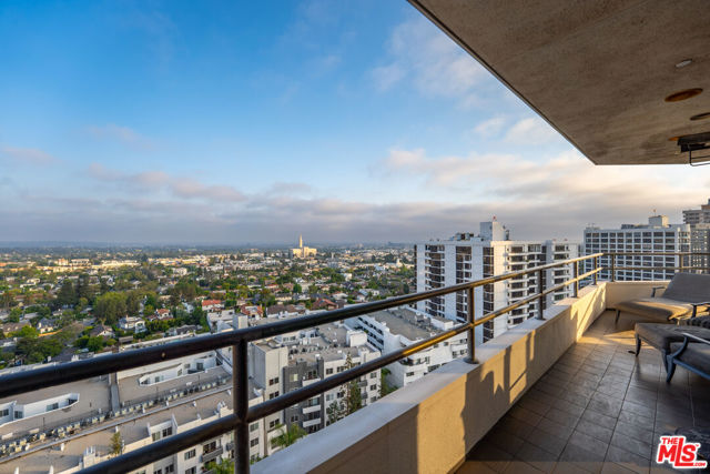 10601 Wilshire Boulevard, Los Angeles CA: https://media.crmls.org/mediaz/5b59946a-8b6d-4a00-a17e-0492efea3810.jpg
