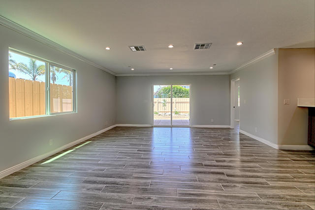 159 S Hayes Avenue, Oxnard CA: https://media.crmls.org/mediaz/5b59ce7f-5c1c-44bd-b8cb-08e54d7fdeb9.jpg