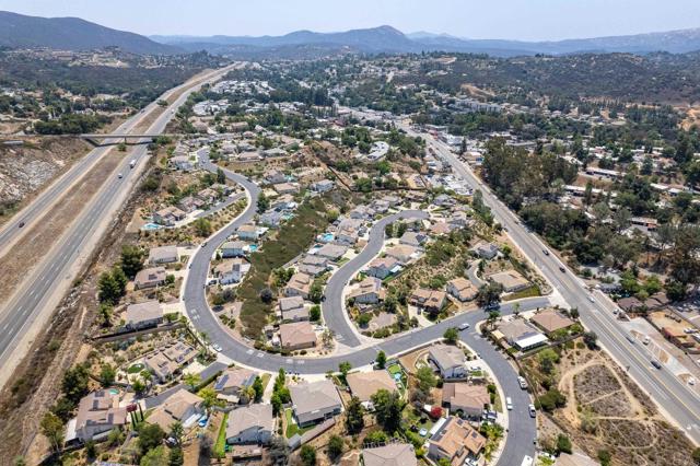 2288 Boulders Ct, Alpine CA: https://media.crmls.org/mediaz/5b5a30a5-1a9a-42ce-a1a4-16f8ebe66d31.jpg
