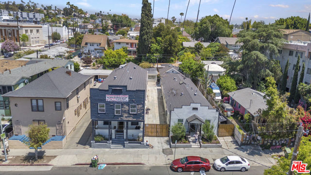 560 N Virgil Avenue, Los Angeles CA: https://media.crmls.org/mediaz/5b5a44ed-9331-478a-86ef-570a9ab94947.jpg