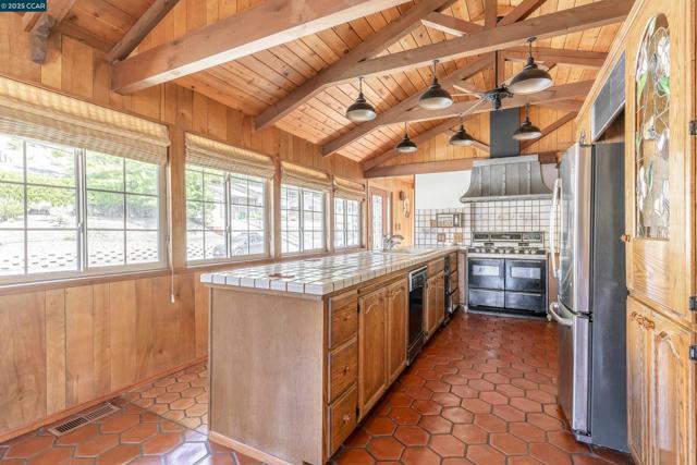 6180 HILLSIDE DRIVE, El Sobrante CA: https://media.crmls.org/mediaz/5b5ad26d-ba63-4947-ad39-7402e9402b4e.jpg