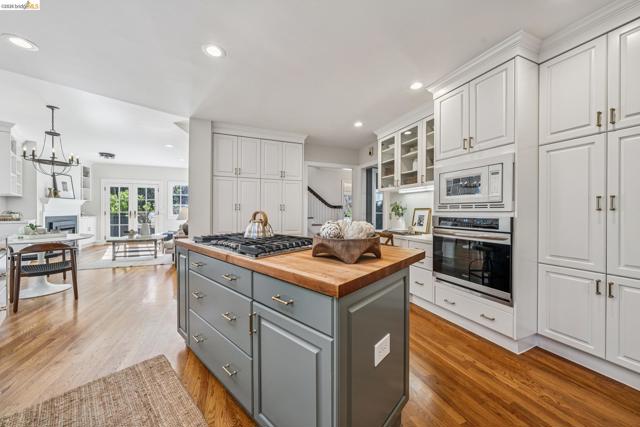 Image 21 of 59 For 4201 Lakeshore Ave