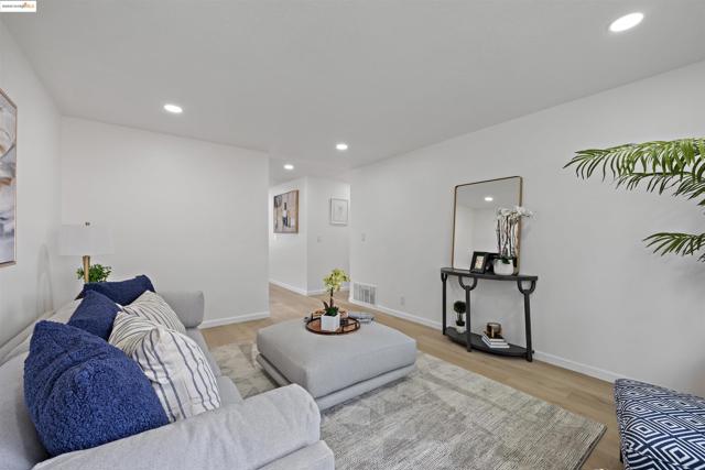 236 Larkspur, Fairfield CA: https://media.crmls.org/mediaz/5b5bea1d-92db-4d6a-bca3-2c23aede7620.jpg