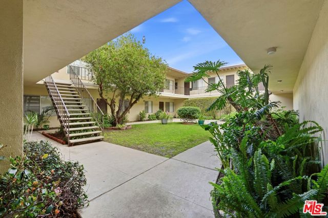 21110 Wood Avenue, Torrance CA: https://media.crmls.org/mediaz/5b5c0bbd-aa8f-40d9-b67c-afa84b2273f4.jpg