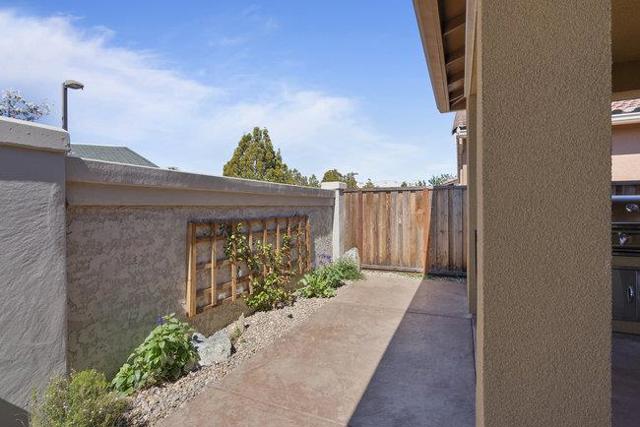 2008 White Oak Drive, Hollister CA: https://media.crmls.org/mediaz/5b5c2b1d-d13e-4a93-bea2-ad9b72675c00.jpg
