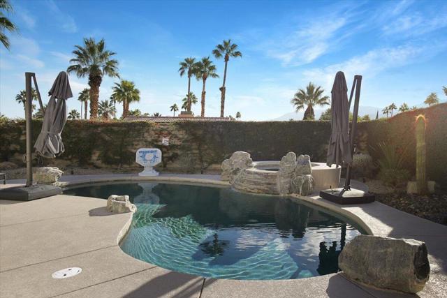 2451 Quincy Way, Palm Springs CA: https://media.crmls.org/mediaz/5b5c4b5d-76ea-44a8-a7cc-4ea9eb5f845a.jpg