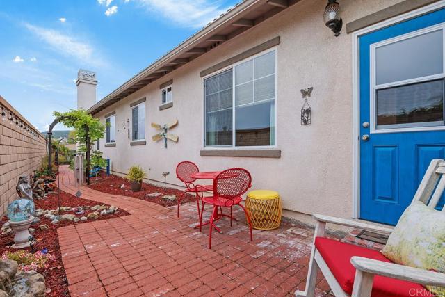 601 Carnation Court, San Marcos CA: https://media.crmls.org/mediaz/5b5c9f94-822e-476b-87fa-d164dea12d21.jpg