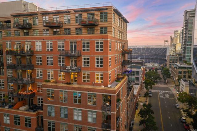 877 Island Avenue, San Diego CA: https://media.crmls.org/mediaz/5b5cbea1-a214-4e6b-905a-4de0c52db622.jpg