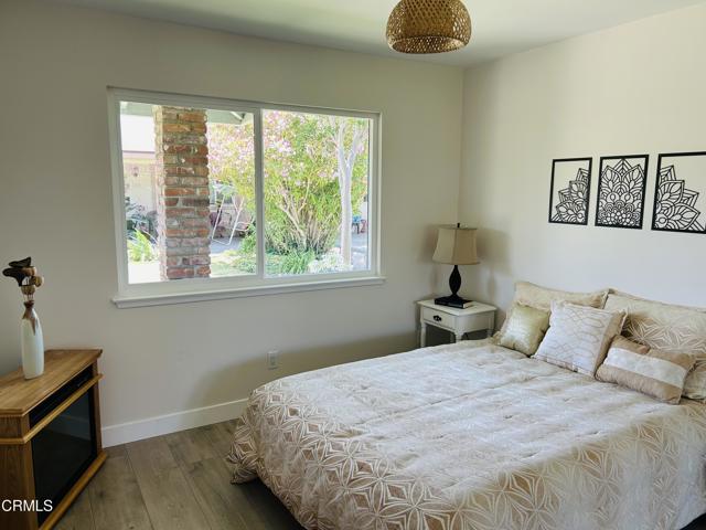 163 E Bowling Green, Port Hueneme CA: https://media.crmls.org/mediaz/5b5d5ab6-91a5-429f-95bf-895bdef26ab2.jpg