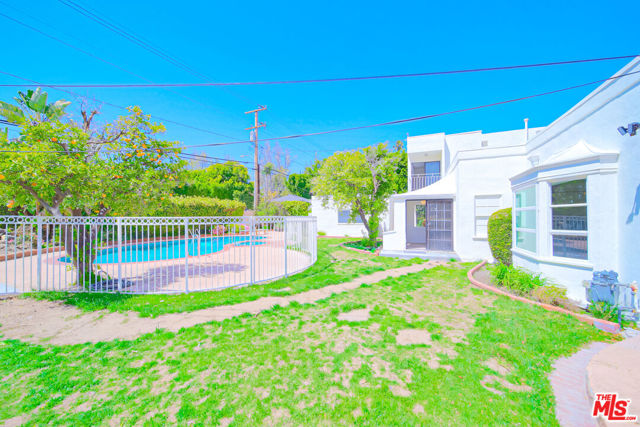 525 N Rexford Drive, Beverly Hills CA: https://media.crmls.org/mediaz/5b5d5da5-8d23-4219-a3cb-caa9732731c3.jpg