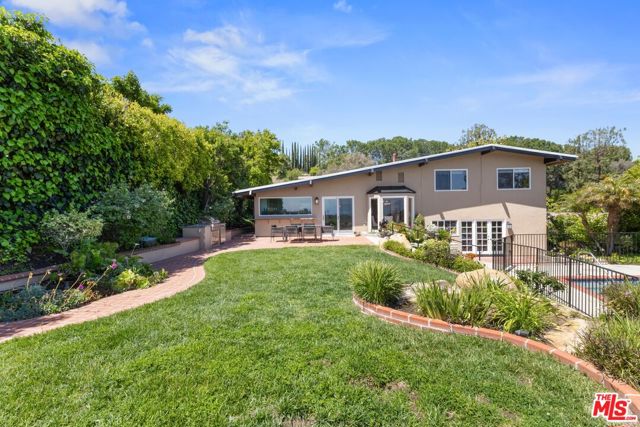 4040 Coldstream Terrace, Tarzana CA: https://media.crmls.org/mediaz/5b5da497-140b-4082-837f-ede9241e8d2b.jpg