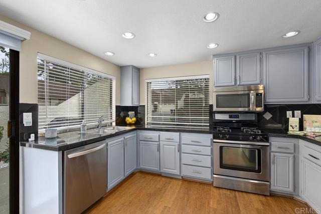 Detail Gallery Image 14 of 42 For 826 Cinnamon Ct, Chula Vista,  CA 91910 - 2 Beds | 2 Baths