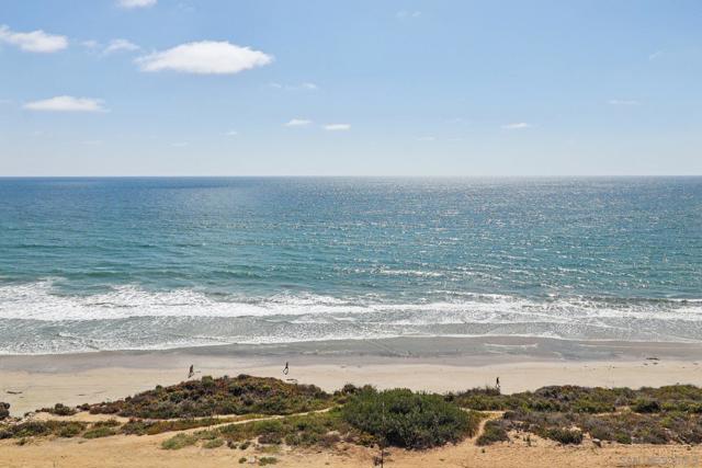 119 Spinnaker Ct, Del Mar CA: https://media.crmls.org/mediaz/5b5eb5a9-acf6-490a-a6e8-184c3857cb92.jpg