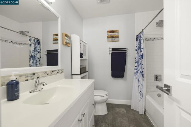 1169 Discovery Way, Concord CA: https://media.crmls.org/mediaz/5b5f52ba-b10e-46bc-8ea6-c0f756809482.jpg