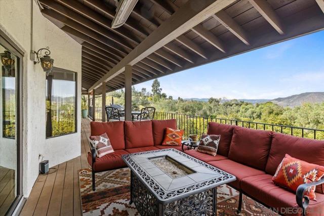 1379 Sunny Heights Road, Fallbrook CA: https://media.crmls.org/mediaz/5b5f8764-873a-4de2-b448-2fdcff4f6b70.jpg