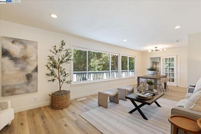 21 Muth Dr, Orinda CA: https://media.crmls.org/mediaz/5b6034cf-8dd9-45c2-a3c4-7f568ecbb0f5.jpg