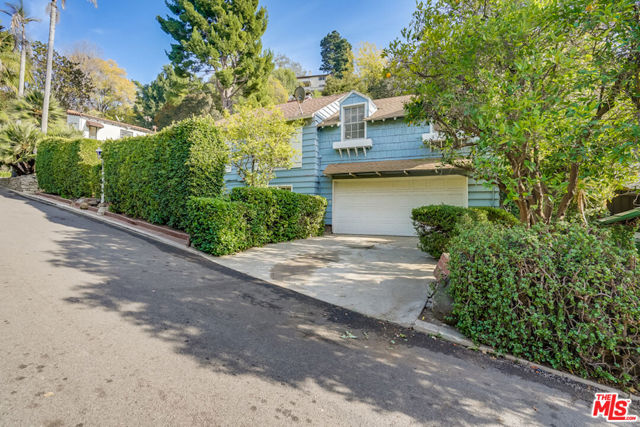 3246 Benda Street, Los Angeles CA: https://media.crmls.org/mediaz/5b6049c3-2452-4711-b1cc-e010f4796cbc.jpg