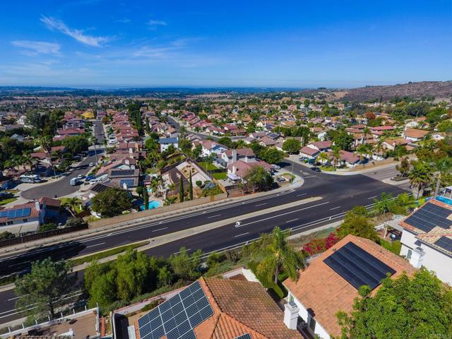 Detail Gallery Image 3 of 32 For 14350 Classique Way, San Diego,  CA 92129 - 3 Beds | 2/1 Baths